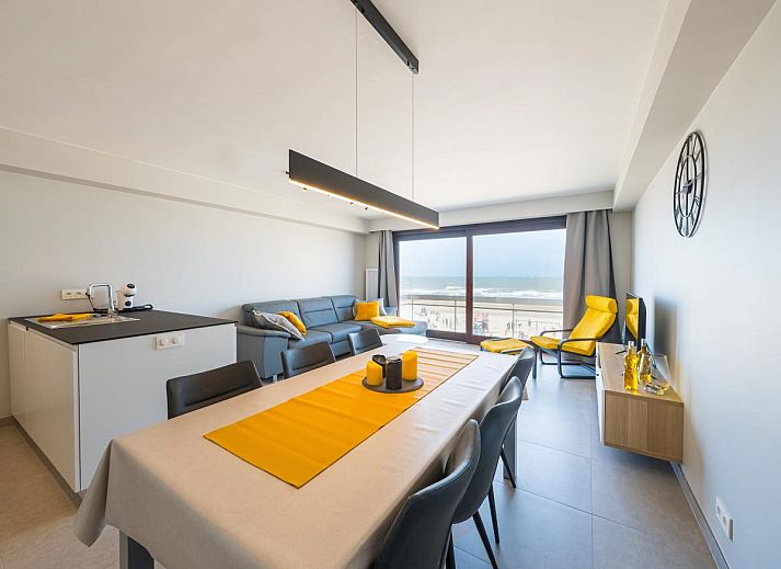 Innenansicht des Ferienhauses "Verdiende Rust - 0201" in Middelkerke, Westflandern, mit moderner Einrichtung und Meerblick.