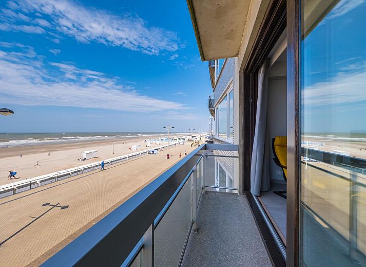 Innenansicht des Ferienhauses "Verdiende Rust - 0201" in Middelkerke, Westflandern, mit moderner Einrichtung und Meerblick.