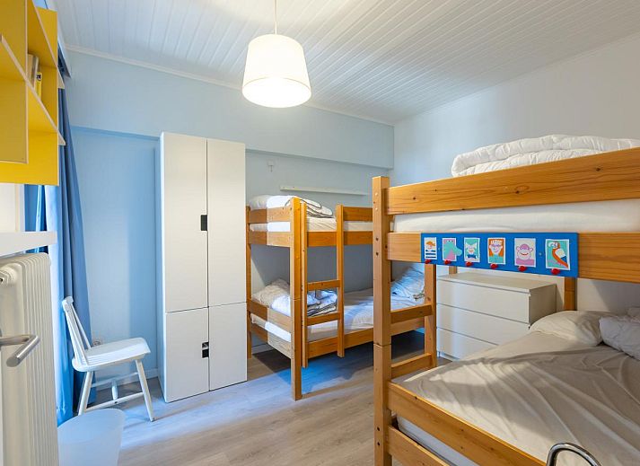 Geniessen Sie den Meerblick vom gemuetlichen Wohnzimmer von "St. Raphael - 0302", einem Ferienhaus in Middelkerke, Westflandern, Belgien.