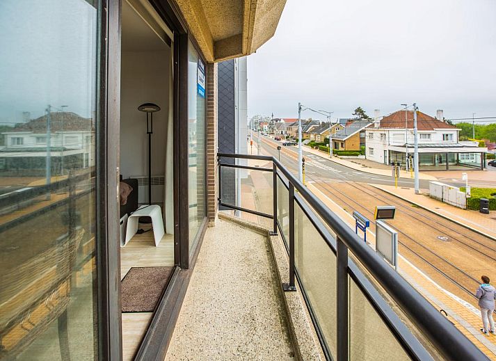 Gemuetliches Wohnzimmer im Ferienhaus Escale II - 0201 in Middelkerke mit moderner Einrichtung und einer grosszuegigen Sitzecke - ideal zum Entspannen.