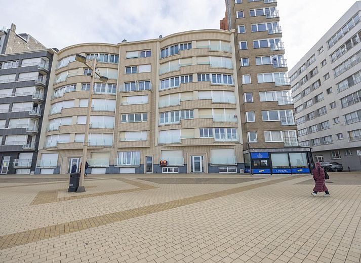 Moderne Kueche im Ferienhaus Bel Air - 0201 + Box 15, Middelkerke, Westflandern, Belgien, mit schlichter Holzausstattung und grosszuegigem Grundriss.
