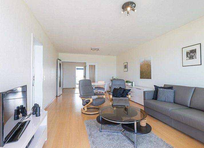 Gemuetliches Wohnzimmer mit Meerblick im Ferienhaus "De Rede 1 - 0801" in Middelkerke, Westflandern, Belgien. Perfekt fuer einen entspannten Aufenthalt.