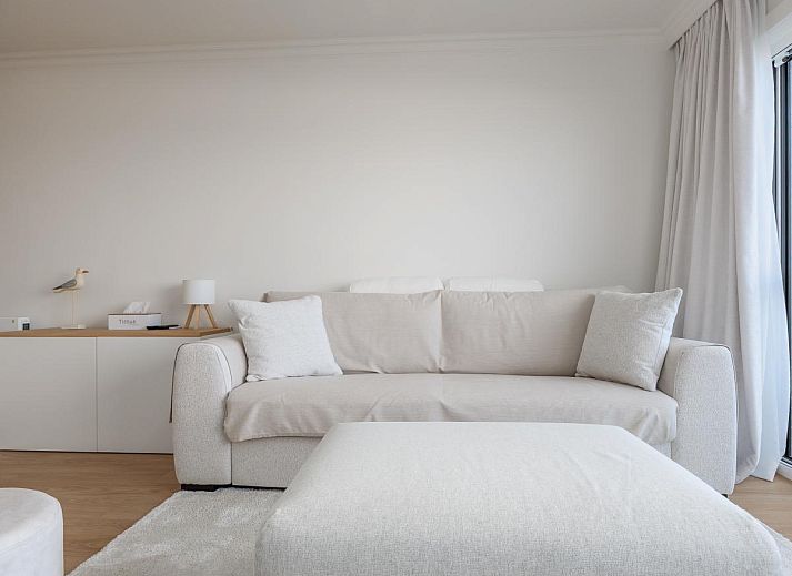 Stilvolles Wohnzimmer im Ferienhaus "Oasis II - 0002" in Middelkerke mit Meerblick und moderner Einrichtung fuer einen entspannten Aufenthalt.