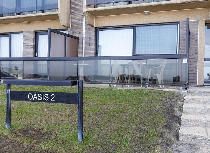 Geniessen Sie die Terrasse von "Oasis II - 0002", einem Ferienhaus in Middelkerke, Westflandern, mit Meerblick und moderner Innenausstattung.