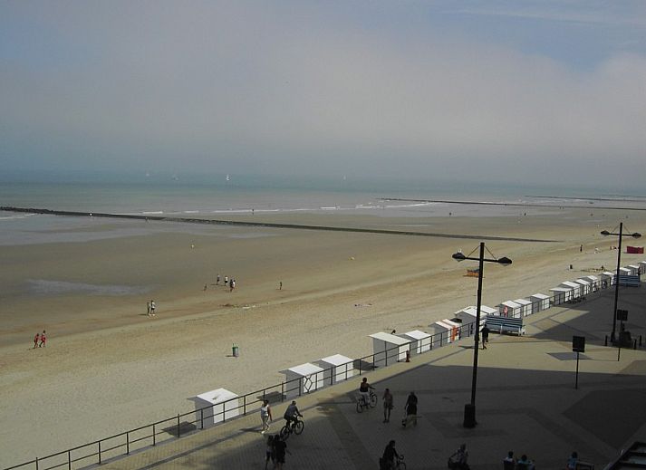 Moderne Kueche der Residence Sunshine Wohnung in Middelkerke, Westflandern, perfekt ausgestattet fuer einen komfortablen Aufenthalt.