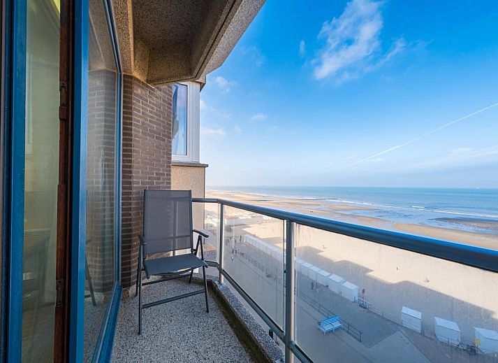 Geniessen Sie den atemberaubenden Meerblick vom Balkon des Azur Palace - 0602, einem Ferienhaus in Middelkerke, Westflandern, Belgien.