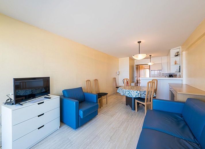 Geniessen Sie den atemberaubenden Meerblick vom Balkon des Azur Palace - 0602, einem Ferienhaus in Middelkerke, Westflandern, Belgien.