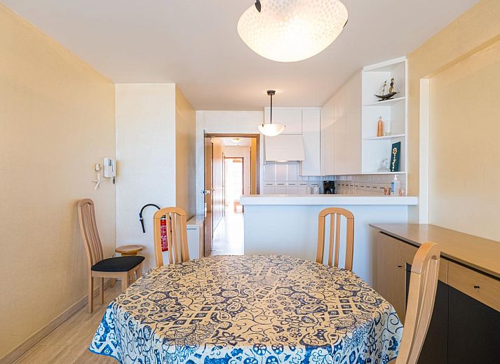 Geniessen Sie den atemberaubenden Meerblick vom Balkon des Azur Palace - 0602, einem Ferienhaus in Middelkerke, Westflandern, Belgien.