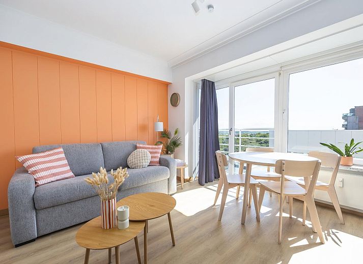 Helles Wohnzimmer im Ferienhaus Carla - 0801B in Middelkerke, Westflandern, mit Meerblick und moderner Einrichtung.