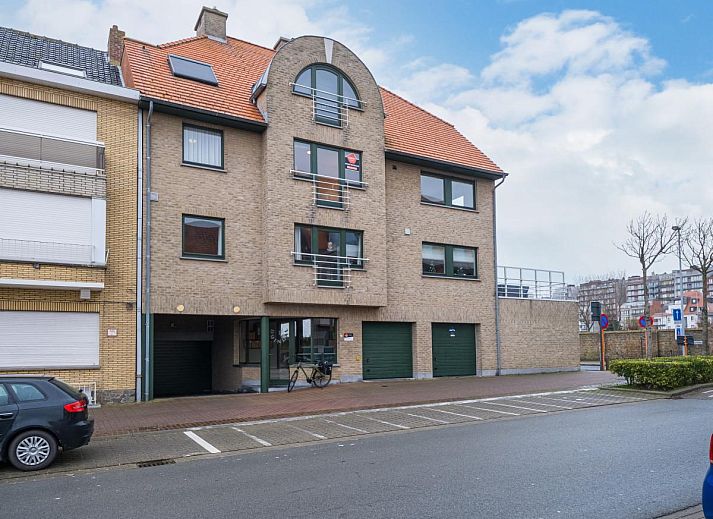 Gemuetliche Essecke in Duindal I - 0201, einem Ferienhaus in Middelkerke, Westflandern. Moderne Einrichtung mit maritimer Dekoration.