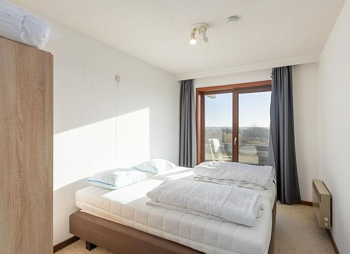 Helles Wohnzimmer des Ferienhauses Dunekant - 0203 + park.6 in Middelkerke, Westflandern, mit Meerblick und gemuetlicher Sitzecke.