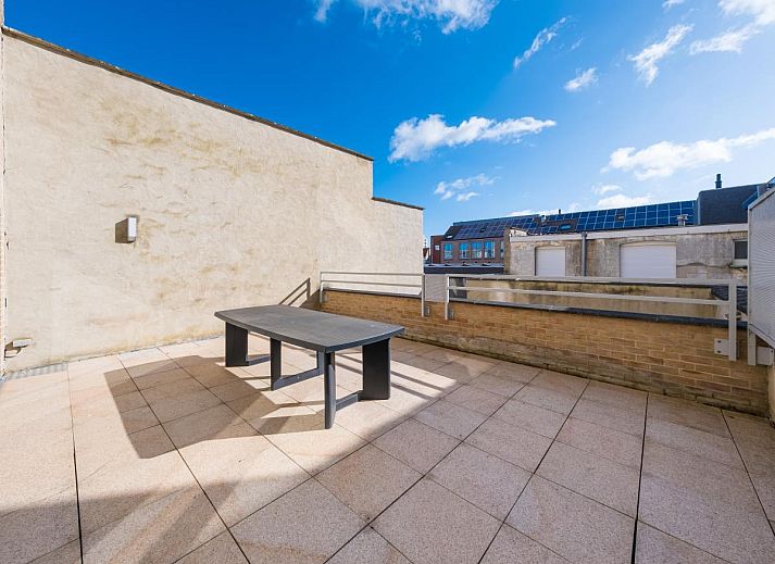 Geraeumiges Wohnzimmer im Ferienhaus Franklin - 0101, Middelkerke, Westflandern. Gemuetliche Sitzecke mit modernen Moebeln und viel Licht.