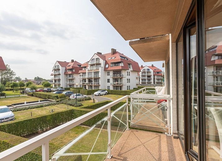 Gemuetliches Wohnzimmer im Ferienhaus Green Garden Block 1 - 0105, Middelkerke, Westflandern, mit grosser Terrasse und Blick auf die Umgebung.