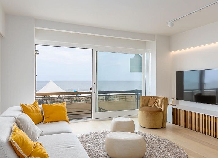 Stilvolles Wohnzimmer im Ferienhaus Jamani - 0101 in Middelkerke, Westflandern, mit Meerblick und moderner Einrichtung.
