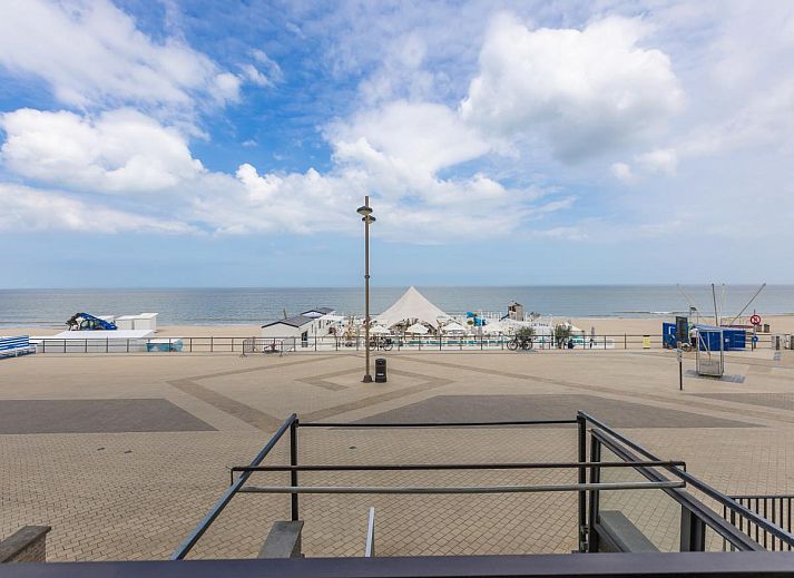 Stilvolles Wohnzimmer im Ferienhaus Jamani - 0101 in Middelkerke, Westflandern, mit Meerblick und moderner Einrichtung.