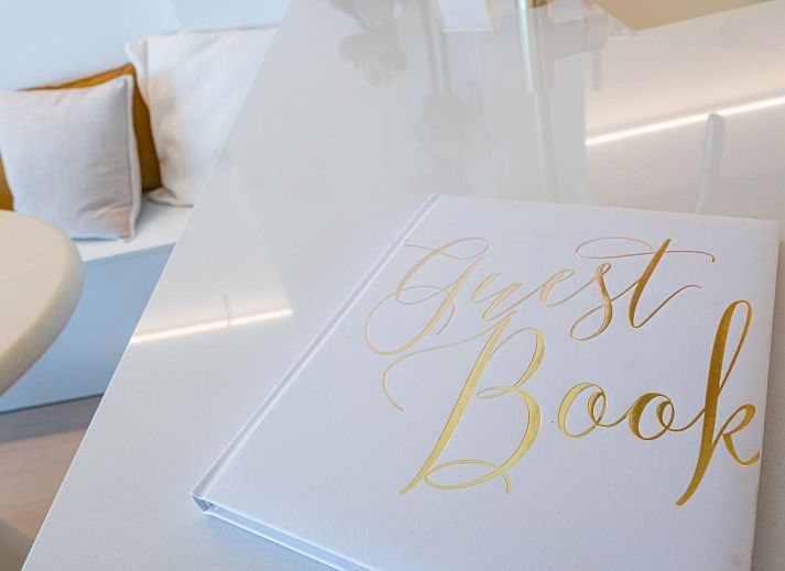 Meerblick vom Ferienhaus Jamani - 0101 in Middelkerke, Westflandern, mit Strand und blauem Himmel im Hintergrund.