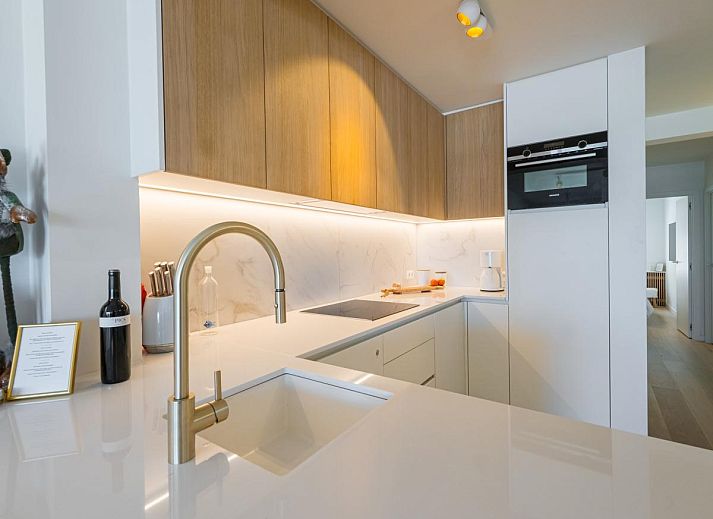 Meerblick vom Ferienhaus Jamani - 0101 in Middelkerke, Westflandern, mit Strand und blauem Himmel im Hintergrund.