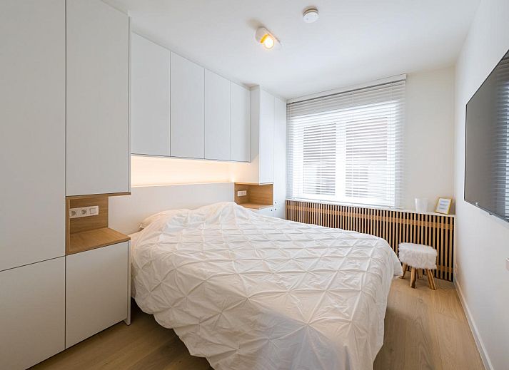 Meerblick vom Ferienhaus Jamani - 0101 in Middelkerke, Westflandern, mit Strand und blauem Himmel im Hintergrund.