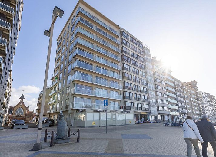 Geniessen Sie den atemberaubenden Meerblick vom Balkon des Ferienhauses Kwintebank - 0904 in Middelkerke, Westflandern, Belgien.