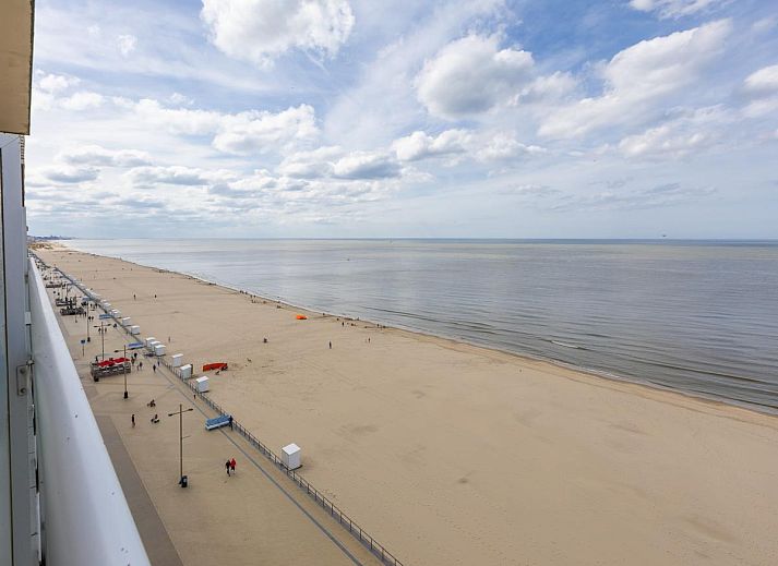 Geniessen Sie den atemberaubenden Meerblick vom Balkon des Ferienhauses Kwintebank - 0904 in Middelkerke, Westflandern, Belgien.