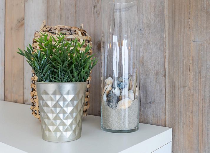 Stilvolles Wohnzimmer des Ferienhauses Kwintebank - 0904 in Middelkerke, Westflandern, mit moderner Einrichtung und viel natuerlichem Licht.