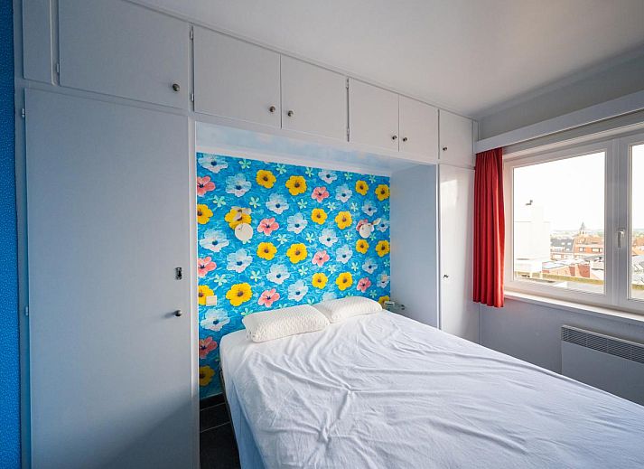 Gemuetliches Wohnzimmer von Stella - 0701, Ferienhaus in Middelkerke, Belgien, mit Meerblick und farbenfroher Dekoration.