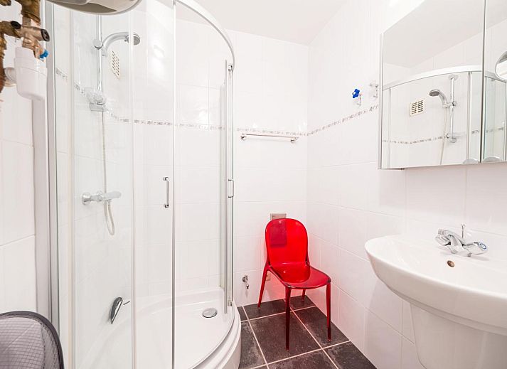 Stay Stella - 0701 in Middelkerke, Westflandern, bietet einen herrlichen Blick auf den Strand und das Meer, ideal fuer einen entspannten Urlaub.