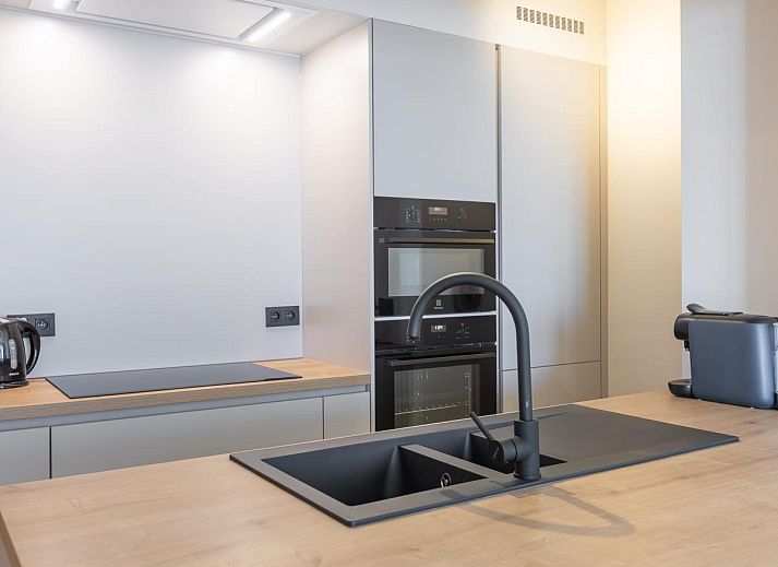 Telstar - 0301 Ferienhaus in Middelkerke, Westflandern mit Blick auf moderne Architektur und die nahe gelegene Kueste.