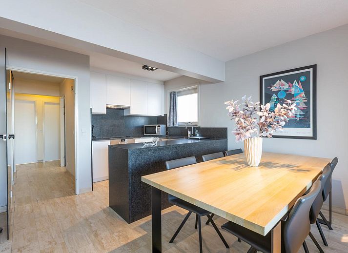 Gemuetliches Wohnzimmer in Dunekant - 0703, einem Ferienhaus in Middelkerke, Westflandern, mit Panoramablick auf den Strand.