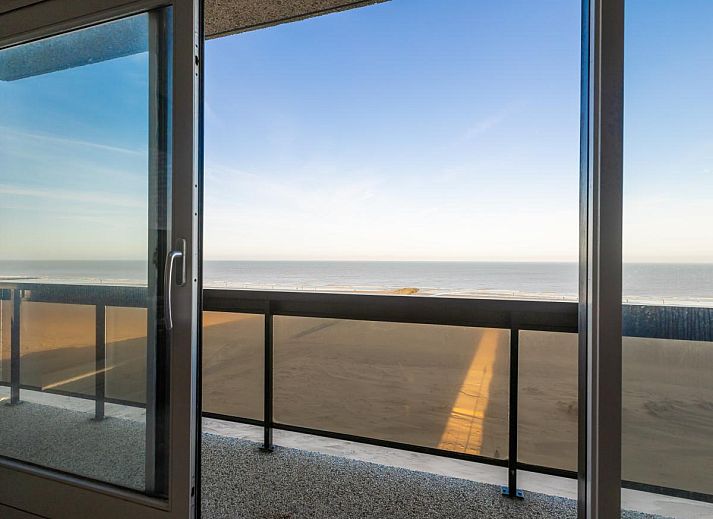 Gemuetliches Wohnzimmer in Dunekant - 0703, einem Ferienhaus in Middelkerke, Westflandern, mit Panoramablick auf den Strand.