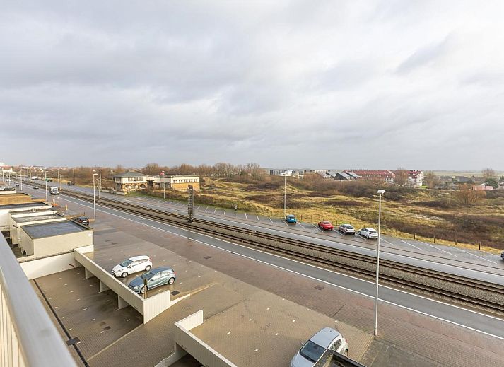 Gezellige woonkamer van Sun Beach - 0301 vakantiehuis in Middelkerke, West-Vlaanderen, met moderne meubels en veel natuurlijk licht.