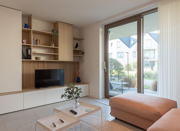 West Bay vakantiehuis in Westende, West-Vlaanderen met moderne architectuur en groene omgeving, ideaal voor ontspanning aan de Belgische kust.