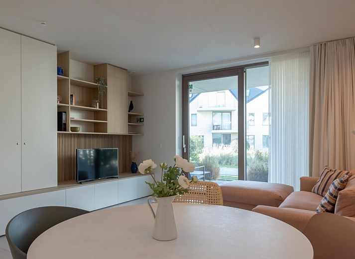 West Bay vakantiehuis in Westende, West-Vlaanderen met moderne architectuur en groene omgeving, ideaal voor ontspanning aan de Belgische kust.