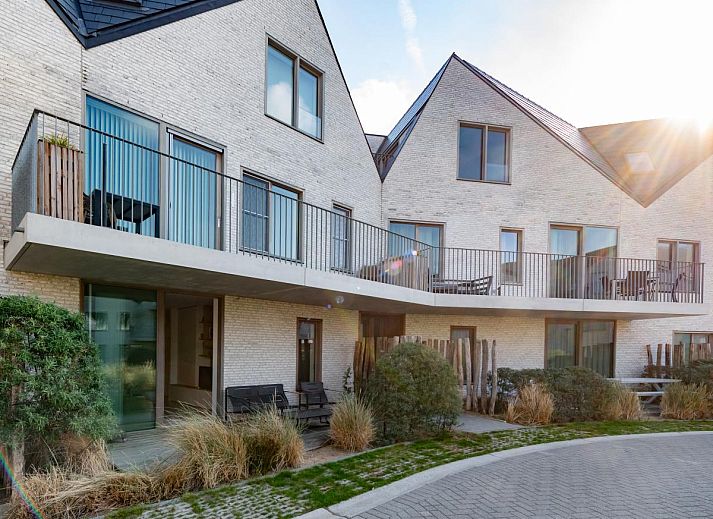 Moderne keuken in West Bay vakantiehuis in Westende, West-Vlaanderen, Belgie met stijlvolle inrichting en comfortabele eetruimte.