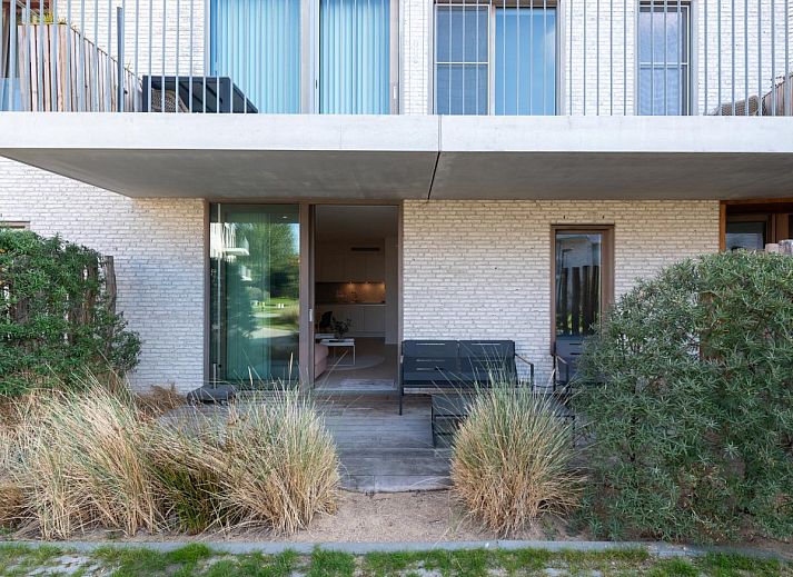 Moderne keuken in West Bay vakantiehuis in Westende, West-Vlaanderen, Belgie met stijlvolle inrichting en comfortabele eetruimte.