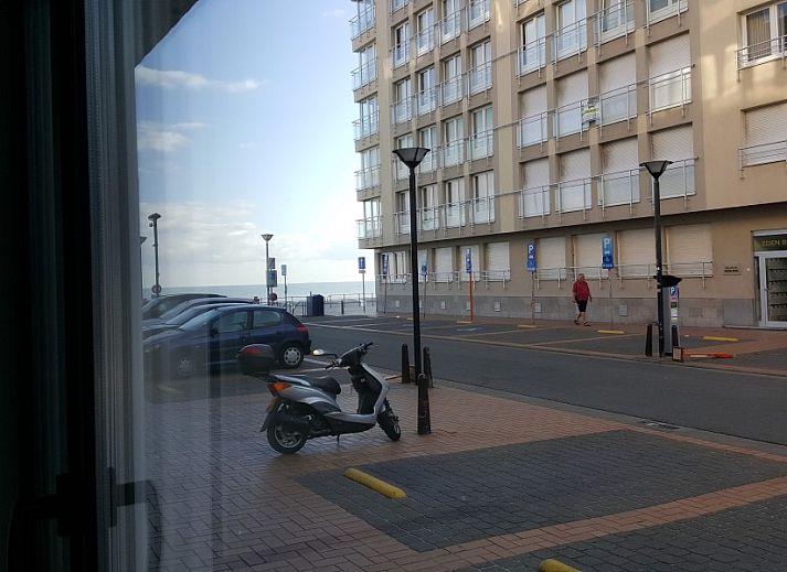 Eetkamer in Aan't zeetje - Westende appartement met moderne inrichting in West-Vlaanderen, Belgie.