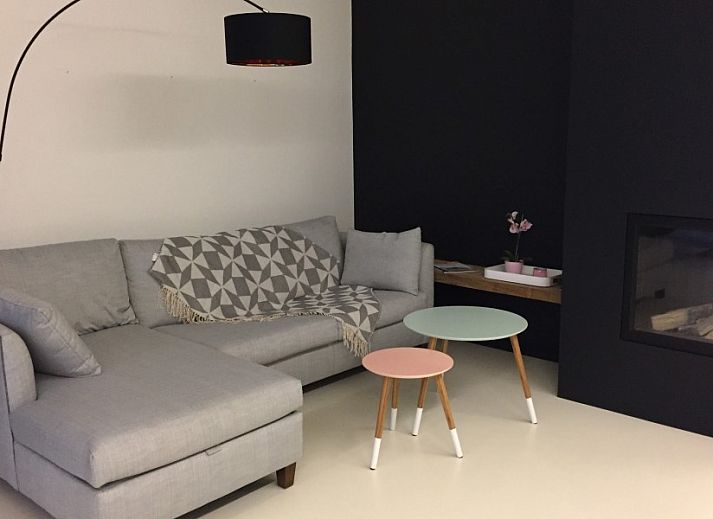 Eetkamer in Aan't zeetje - Westende appartement met moderne inrichting in West-Vlaanderen, Belgie.