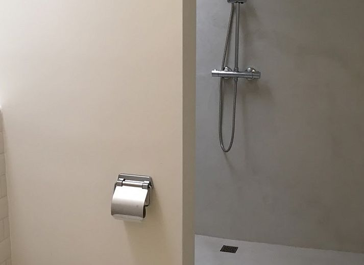 Gezellige woonkamer met open haard in Aan't zeetje - Westende vakantieappartement, West-Vlaanderen, Belgie.