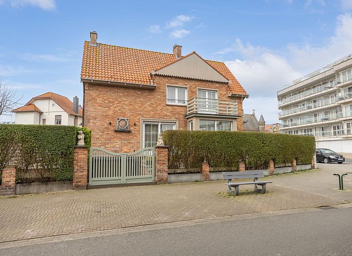Geniet van het charmante Maison Edith vakantiehuis in Westende, West-Vlaanderen, met een uitnodigend terras voor ontspanning.
