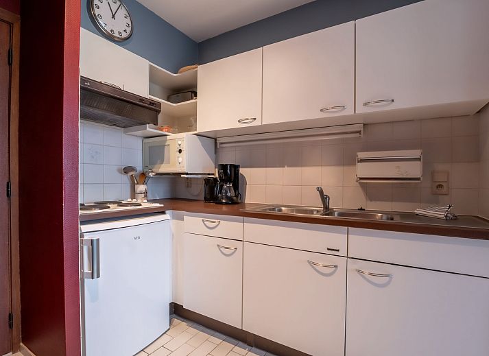 Appartement Studio 502 in Bredene, West-Vlaanderen biedt een moderne woonkamer met uitzicht op de stad en comfortabele zitruimte.
