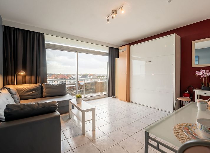Moderne keuken in Appartement Studio 502, Bredene, West-Vlaanderen, Belgie. Uitgerust met alle gemakken voor een comfortabel verblijf.