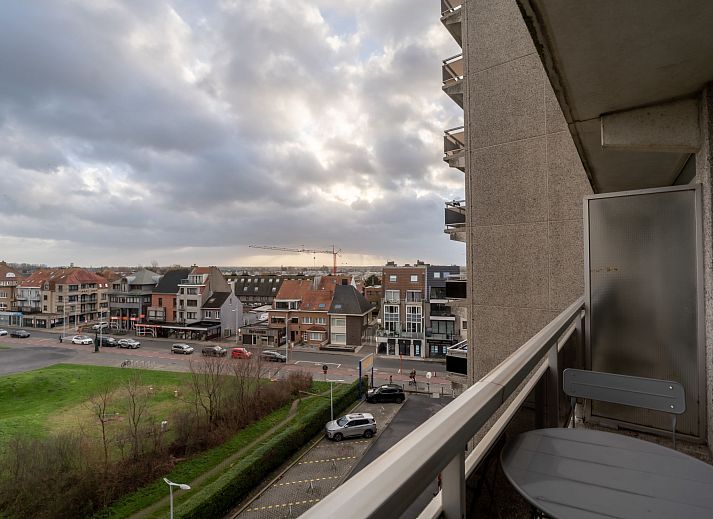 Moderne keuken in Appartement Studio 502, Bredene, West-Vlaanderen, Belgie. Uitgerust met alle gemakken voor een comfortabel verblijf.