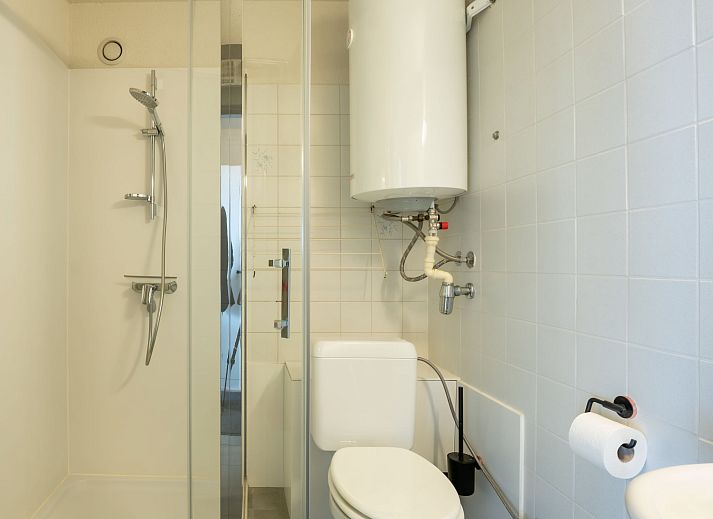 Gemuetlicher Innenraum des Apartments Ref. 704 in Bredene, Westflandern, mit moderner Kueche und bequemer Sitzecke.