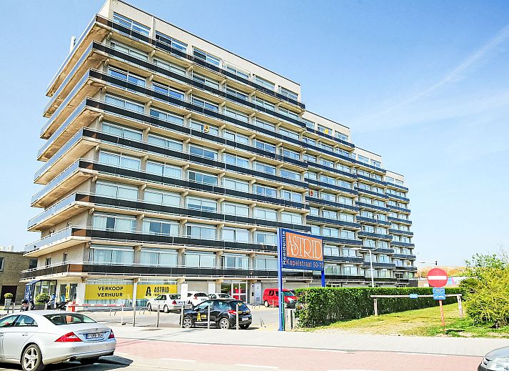 Stijlvolle slaapkamer in Appartement Astrid 64/902 in Bredene, West-Vlaanderen, met modern interieur en veel natuurlijk licht.
