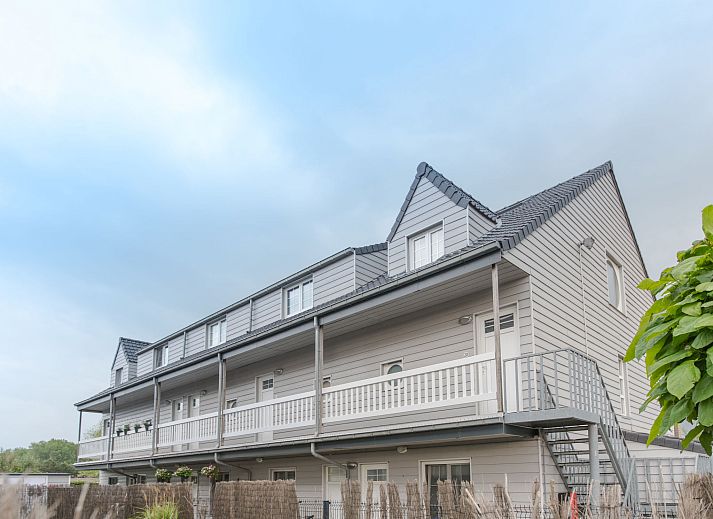 Enjoy panoramic views from the terrace of Apartment D'Heyezicht in Bredene, West Flanders, Belgium.