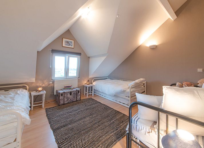 Stylish living room of Apartment D'Heyezicht in Bredene, West Flanders. Comfortable accommodation with modern decor and spacious seating area.