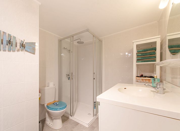 Cozy living room in Apartment D'Heyezicht, Bredene, Belgium, with spacious terrace and views of nature.