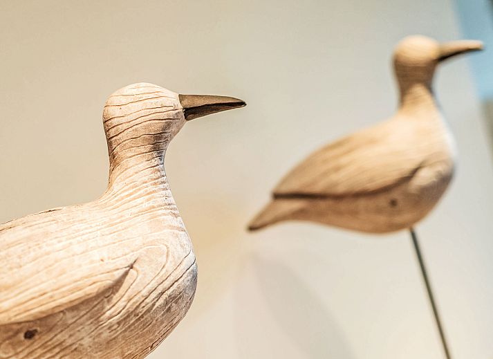 Moderne Kueche im Apartment Duplex, Bredene, Westflandern, mit stilvollem Dekor und viel natuerlichem Licht.