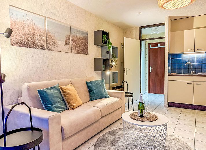 Meerblick vom Apartment Studio 806 in Bredene, Westflandern, mit einem Weg zwischen den Duenen zum Strand.