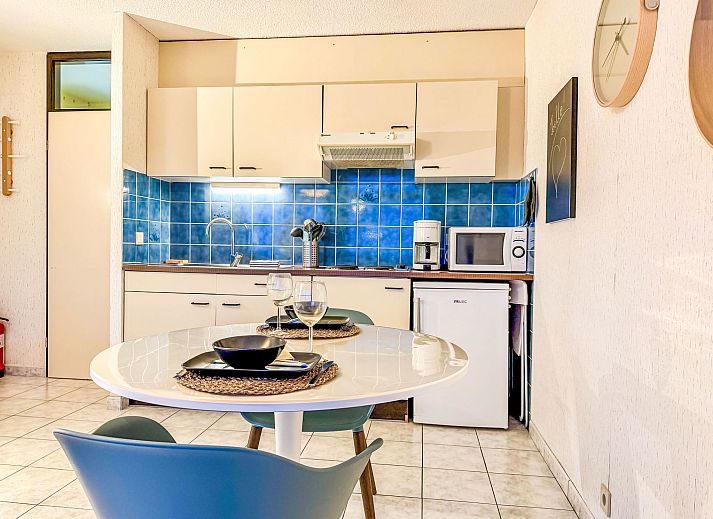 Meerblick vom Apartment Studio 806 in Bredene, Westflandern, mit einem Weg zwischen den Duenen zum Strand.